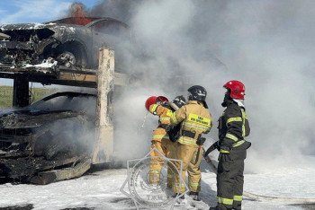 Фотография к новости: Қызылорда облысында 6 жаңа көлікті тиеген автовоз өртеніп кетті