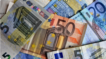 Фотография к новости: Еурокомиссия Болгарияның еуроға өтуін мақұлдады, оппозиция наразылық шерулерін өткізуде