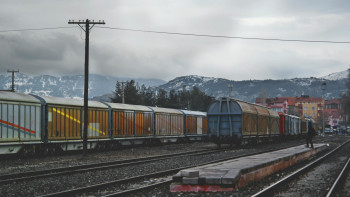 Фотография к новости: Румынияда 35 жанармай цистернасы бар жүк пойызы рельстен шығып кетті