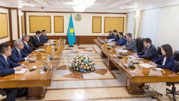 Фотография к новости: Олжас Бектенов Лю Цзюньмен 1 млрд юаннан астам инвестиция тарту мәселесін талқылады