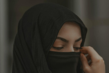 Фотография к новости: Ұлыбританияда жұмыс орнында паранджа киюге тыйым салу ұсынылды