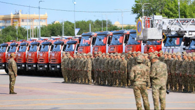 Ақтөбелік құтқарушыларға арнайы техника және пәтер кілттері табысталды