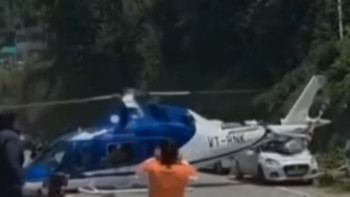 Фотография к новости: Үндістанда тікұшақ мәжбүрлі түрде автожолға қонды