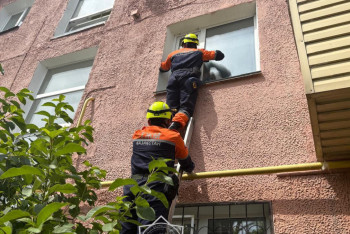 Фотография к новости: Петропавлда егде жастағы тұрғынға құтқарушылар дер кезінде көмек көрсетті