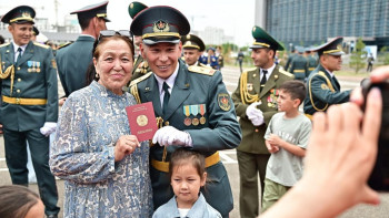 Фотография к новости: Ұлттық қорғаныс университетінің 200-ден аса түлегі магистр дипломын алды