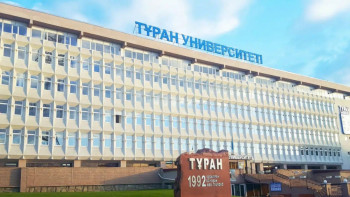 Фотография к новости: Алматы университеттерінің бірінде түлектерден ақша жинаған