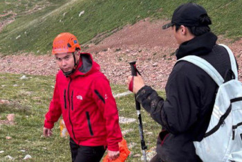 Фотография к новости: Тау шыңына шығып алған екі жасөспірім өздері кері түсе алмаған