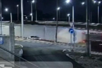 Фотография к новости: Алматыда алапат өртті сөндіруге асыққан көлік жолда аударылып қалды