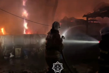 Фотография к новости: Алматының Түрксіб ауданында екі үй отқа оранып, бір адам көз жұмды