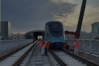 Фотография к новости: "Абу Даби Плаза" стансасында LRT-ның екінші құрамы орнатылды