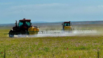 Фотография к новости: Шегірткемен күрес: 1,8 млн гектар алқап өңделді