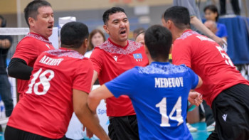 Фотография к новости: Қазақстан құрамасы волейболды отырып ойнаудан Азия чемпионы атанды