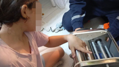 Астанада 10 жасар қыздың қолы қамыр илейтін машинаға қысылып қалды