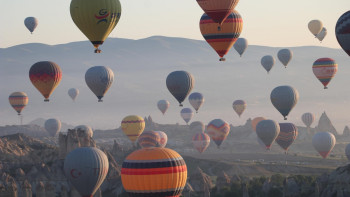 Фотография к новости: Кападокияда екі әуе шары құлап, бір адам қаза тапты
