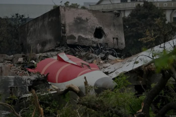 Фотография к новости: Үндістанда ұшақ апатынан қаза тапқандардың отбасыларына қосымша 25 мың еуродан беріледі