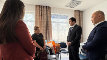 Фотография к новости: Астанадағы автобус апаты: Екі аяғынан айрылған қыз ауруханадан шықты