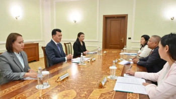 Фотография к новости: Ерлан Қарин ЮНИСЕФ ұйымының Қазақстандағы өкілімен кездесті