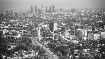 Фотография к новости: Лос-Анджелес билігі коменданттық сағатты алып тастады