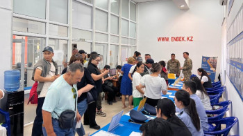 Фотография к новости: Ақтөбеде 1 мыңнан астам бос жұмыс орнына жәрмеңке өткізілді