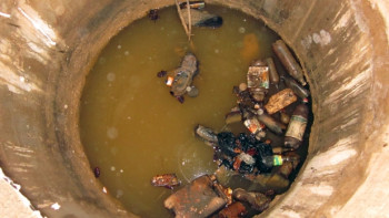 Фотография к новости: Қоқысқа толы құдыққа құлаған қыз бала мен ер адам қаза тапты