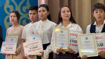 Фотография к новости: Жетісуда тұңғыш рет оқушылар театрлары жарысты