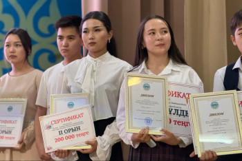 Фотография к новости: Жетісуда тұңғыш рет оқушылар театрлары жарысты