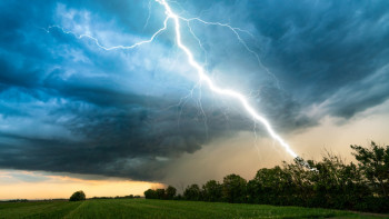 Фотография к новости: Найзағай, бұршақ: Астана мен 17 облыста дауылды ескерту жарияланды