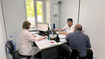 Фотография к новости: Онкологтар ашық есік күнінде 300 адамнан қауіпті дерт белгілерін анықтады