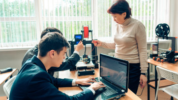 Фотография к новости: Жасанды интеллект мұғалімді алмастыра ала ма?