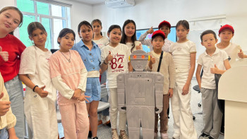 Фотография к новости: Мектептегі жазғы лагерьді мұғалім емес, роботтар жүргізбек