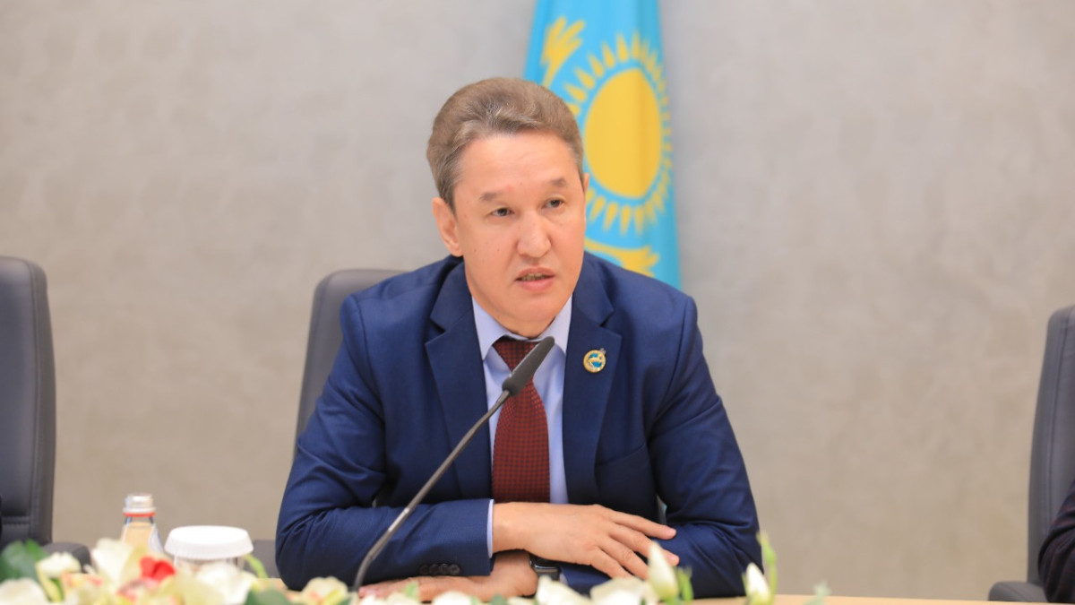  кейіпкердің жеке мұрағатынан