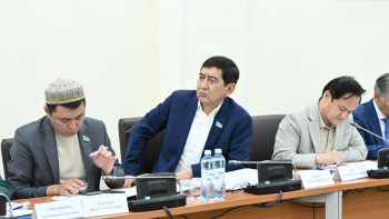 Фотография к новости: Халқымыз тамақты кредитке алып жатыр – депутат