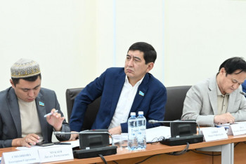 Фотография к новости: Халқымыз тамақты кредитке алып жатыр – депутат