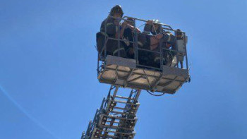 Фотография к новости: Түркістанда ер адам көпірден секіріп кетпек болды