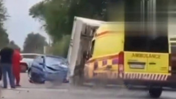 Фотография к новости: Талдықорғанда "жедел жәрдем" қызылға өтіп, жол апатына ұшырады