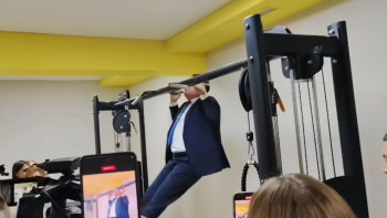 Фотография к новости: 60 жастағы әкім турникке тартылып, көпті таңғалдырды