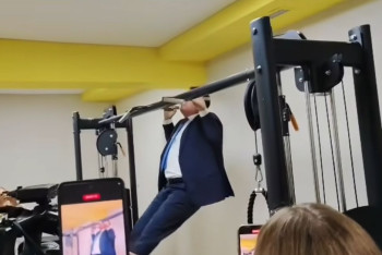 Фотография к новости: 60 жастағы әкім турникке тартылып, көпті таңғалдырды