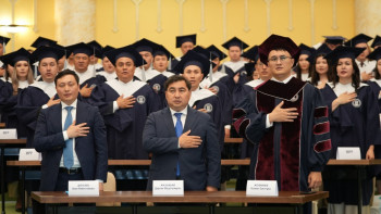 Фотография к новости: Мемлекеттік басқару академиясының түлектеріне диплом табыстау рәсімі өтті