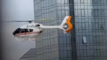 Фотография к новости: Алматыда тұрғын үйлер арасында тікұшақ ұшып жүр – ТЖД түсініктеме берді