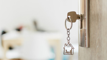 Фотография к новости: Астанадағы ТЖД қызметкерлері жаңартылған қызметтік тұрғын үйге қоныстанды