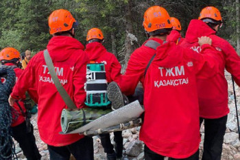 Фотография к новости: Алматы облысының тауларында аяғынан жарақат алған ер адам құтқарылды