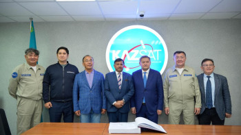 Фотография к новости: Саясат Нұрбек пен Үндістан елшісі Ақкөлдегі қазақстандық суперкомпьютердің әлеуетін бағалады