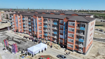 Фотография к новости: Қызылордада әлеуметтік осал топ санатындағы отбасыларға баспана берілді