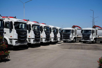 Фотография к новости: Алматыда қоқыс шығартын компанияға 50 жаңа техника берілді