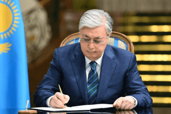 Фотография к новости: Президент дипломатиялық корпус бойынша бірнеше жарлыққа қол қойды