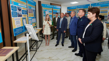 Фотография к новости: Депутаттар Kozybayev University жобалары және инфрақұрылымымен танысты