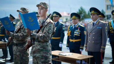 Астанада 700-ге жуық ұландық әскери ант қабылдады