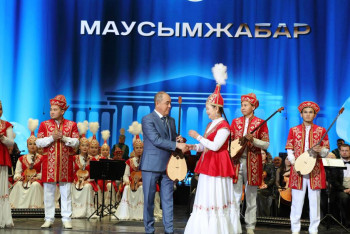 Ұлттық домбыра күніне орай өнер иелеріне домбыра табысталды