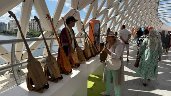 Фотография к новости: Ұлттық домбыра күні: Астанадағы мәдени іс-шараға 20 мың қонақ жиналды