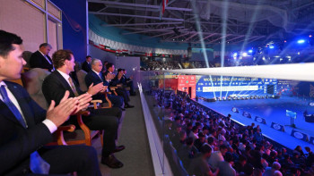 Фотография к новости: Тоқаев бокстан Әлем кубогының финалын жанкүйерлермен бірге тамашалады